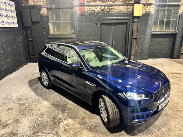 Used Jaguar F-Pace 2017 for sale - 76120303: Photo 6