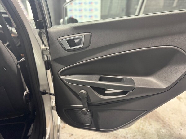 Used Ford Fiesta 2015 for sale - 75399523: Photo 31