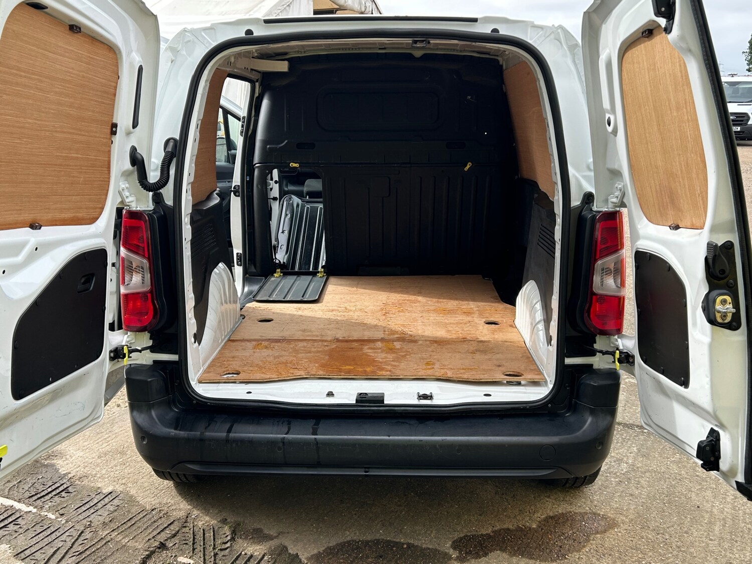 Used Peugeot Partner 2020 for sale - 77916063: Photo 21