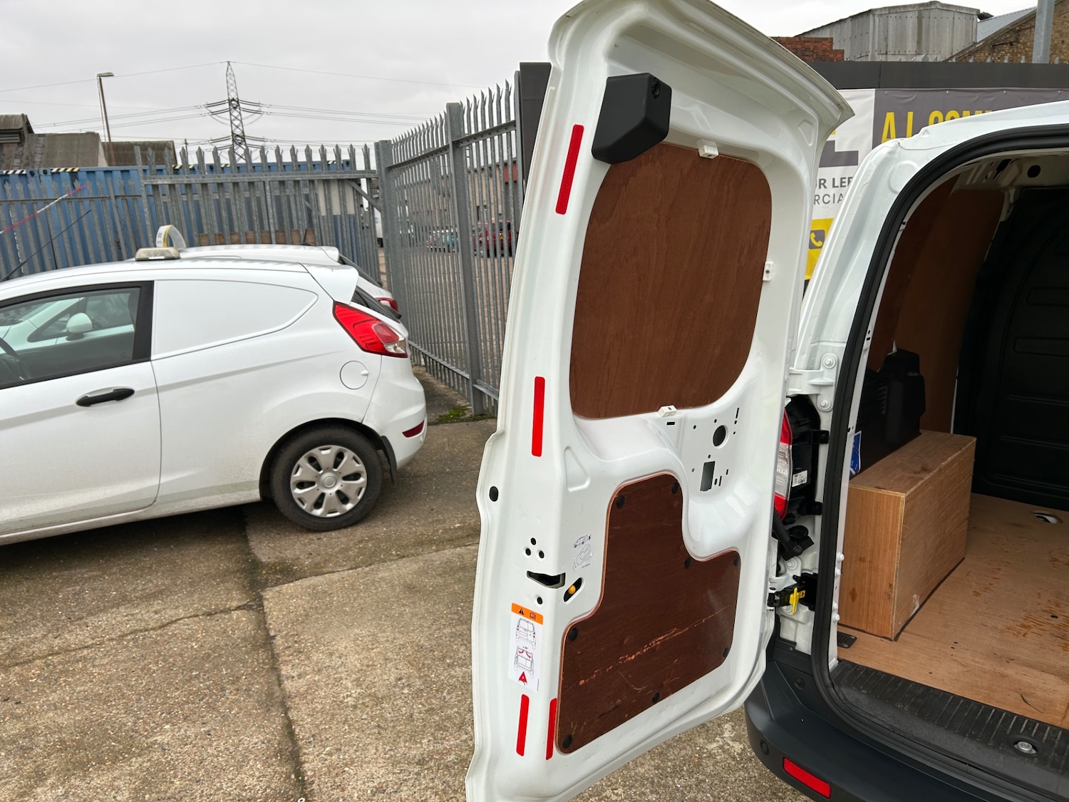 Used Ford Transit Courier 2020 for sale - 77061781: Photo 11