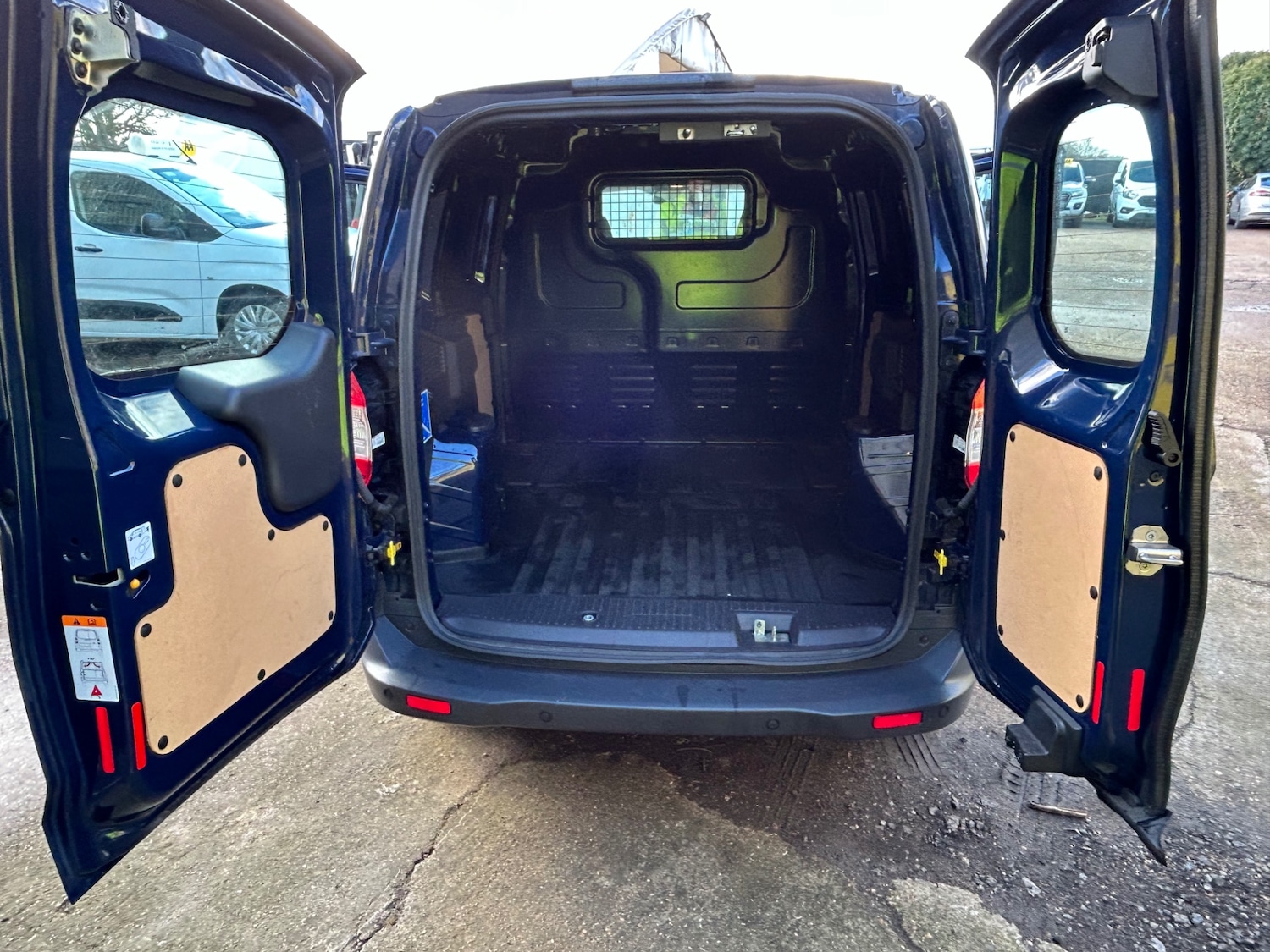 Used Ford Transit Courier 2019 for sale - 77258678: Photo 20