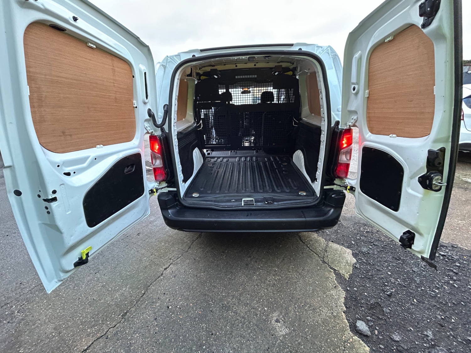 Used Peugeot Partner 2021 for sale - 77258628: Photo 17