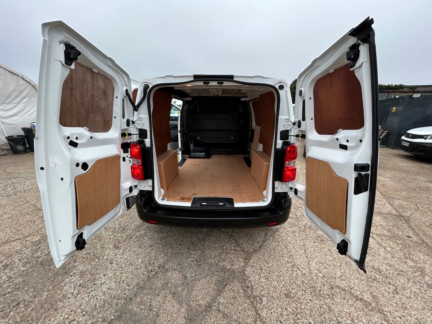 Used Peugeot Expert 2020 for sale - 76402154: Photo 21