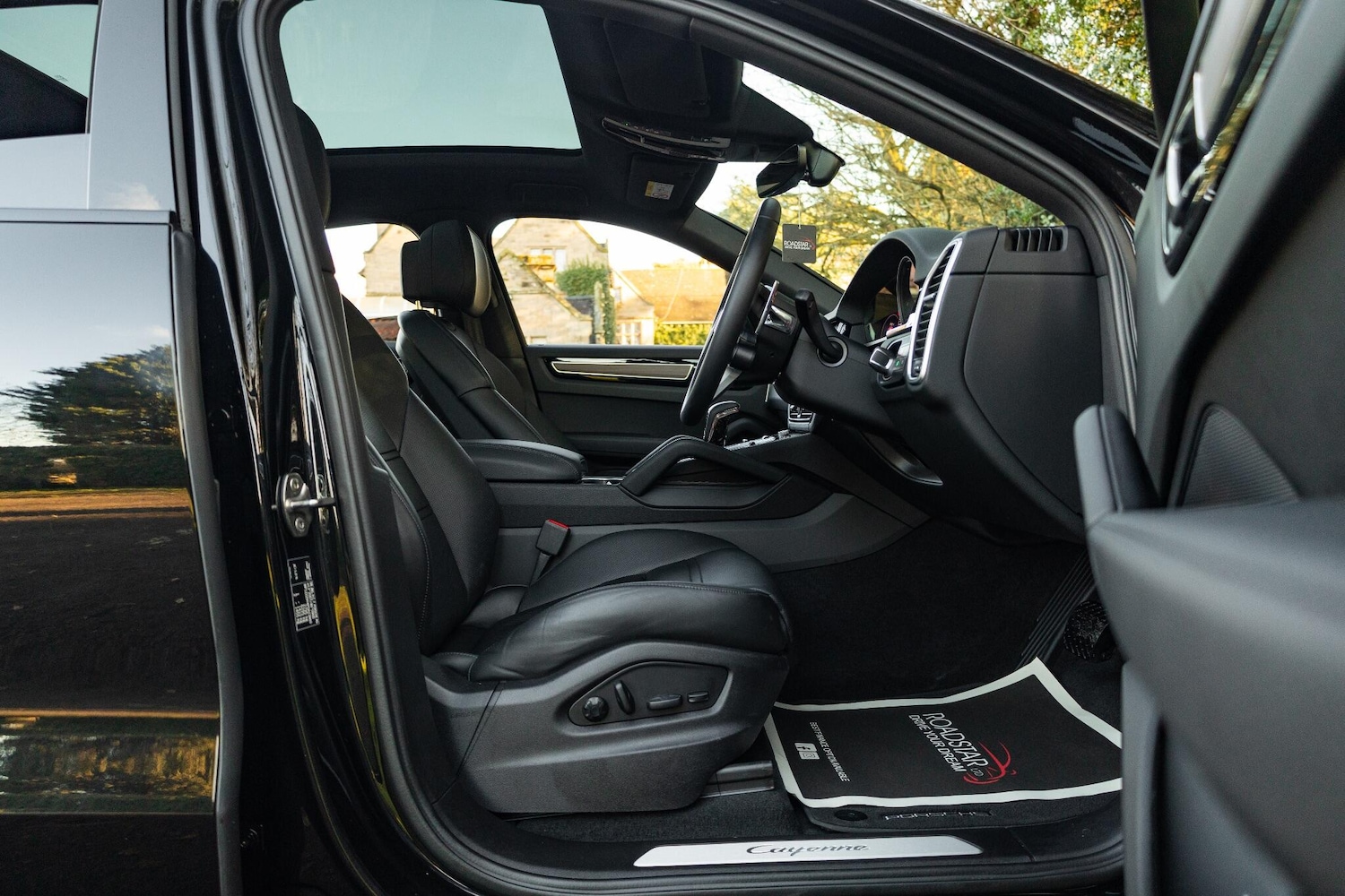 Used Porsche Cayenne 2022 for sale - 76759665: Photo 2