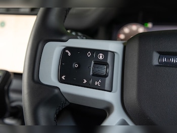 Used Land Rover Defender 90 2024 for sale - 79508583: Photo