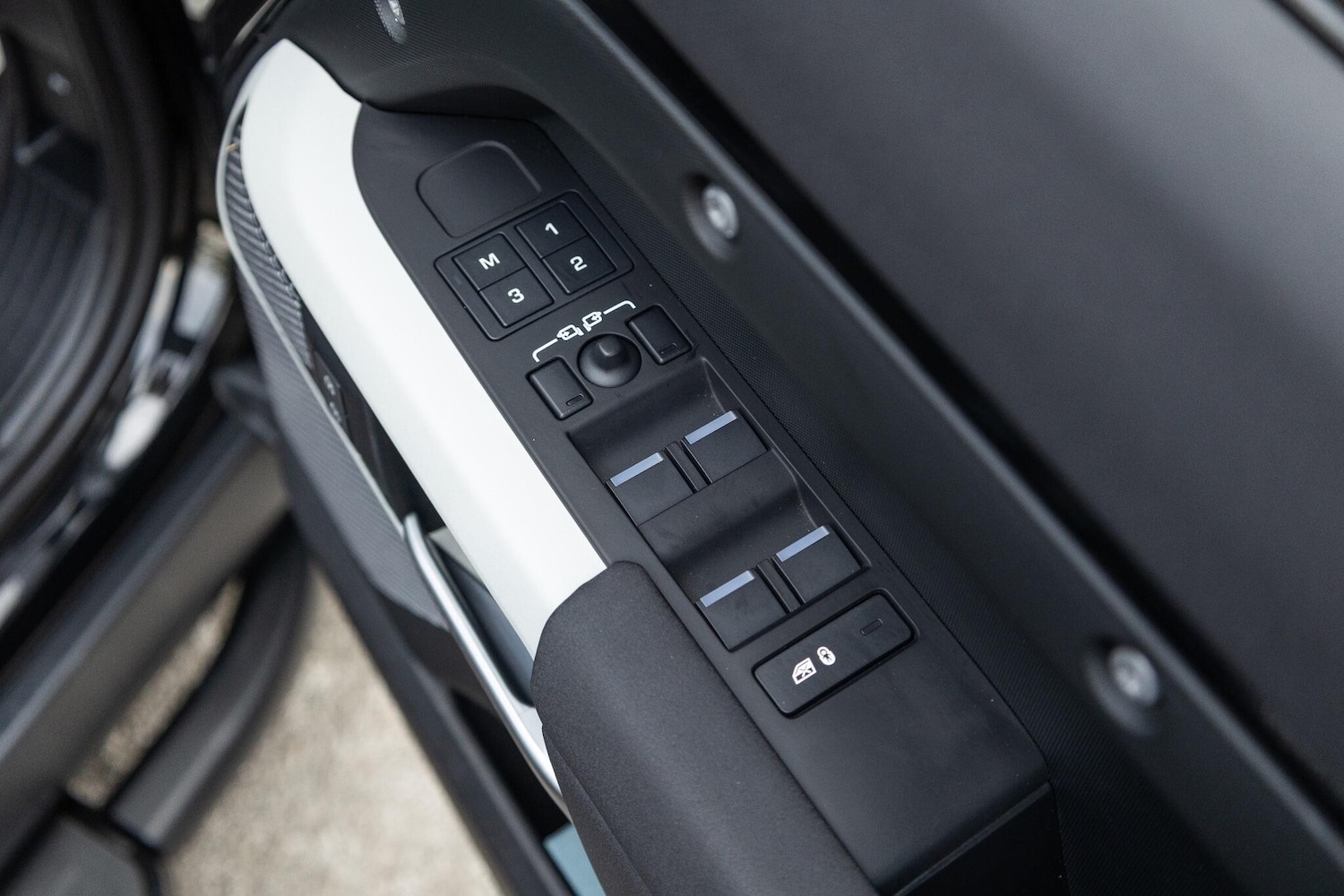 Used Land Rover Defender 2024 for sale - 77376870: Photo 11