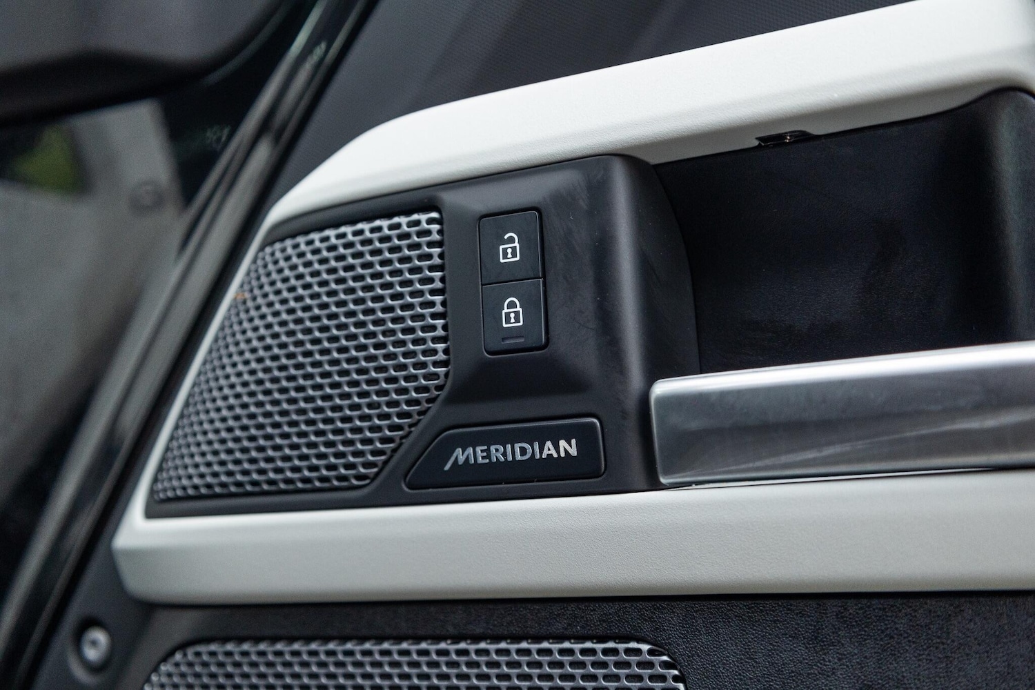 Used Land Rover Defender 2024 for sale - 77376870: Photo 12