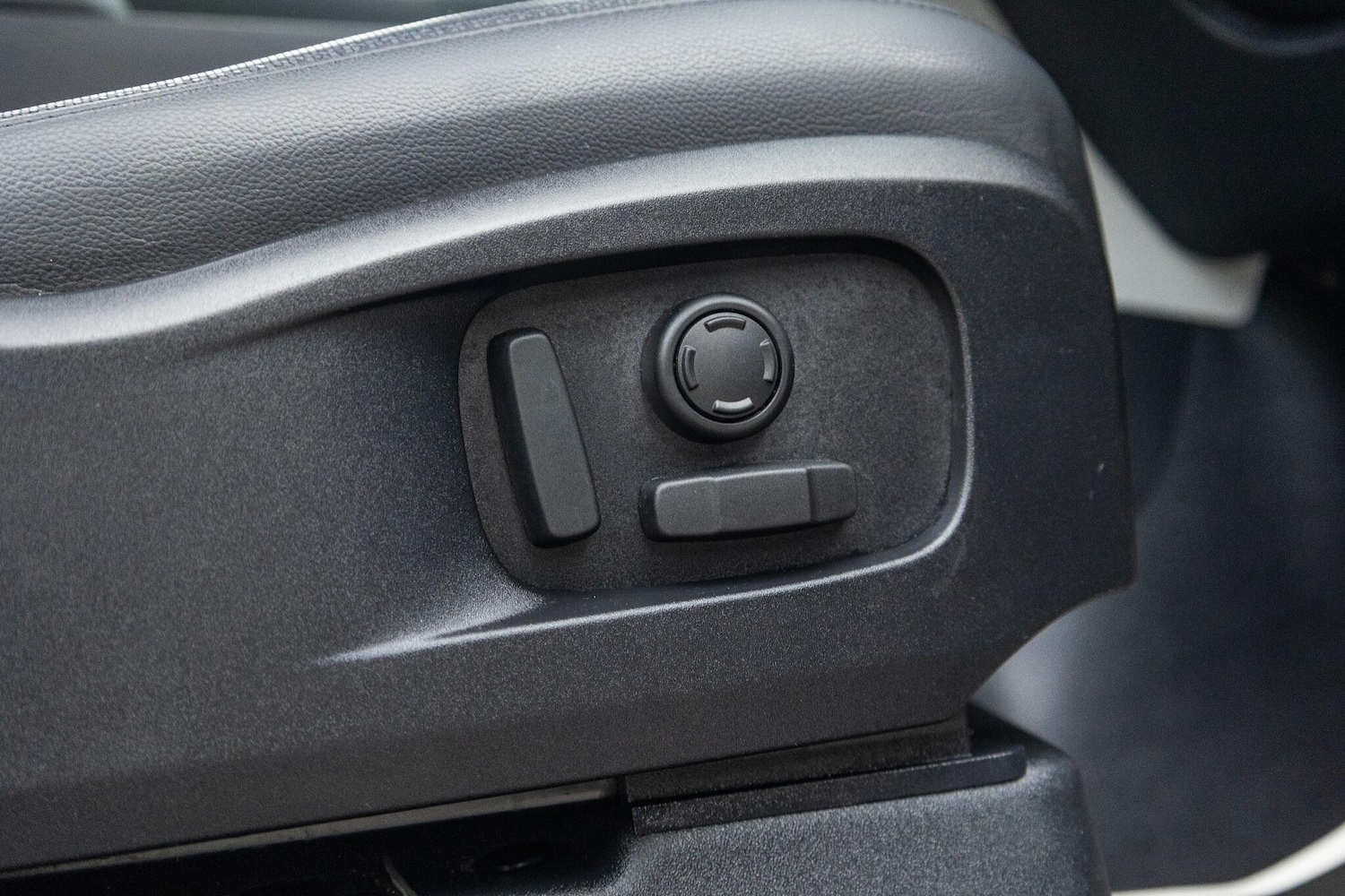 Used Land Rover Defender 2024 for sale - 77376870: Photo 14