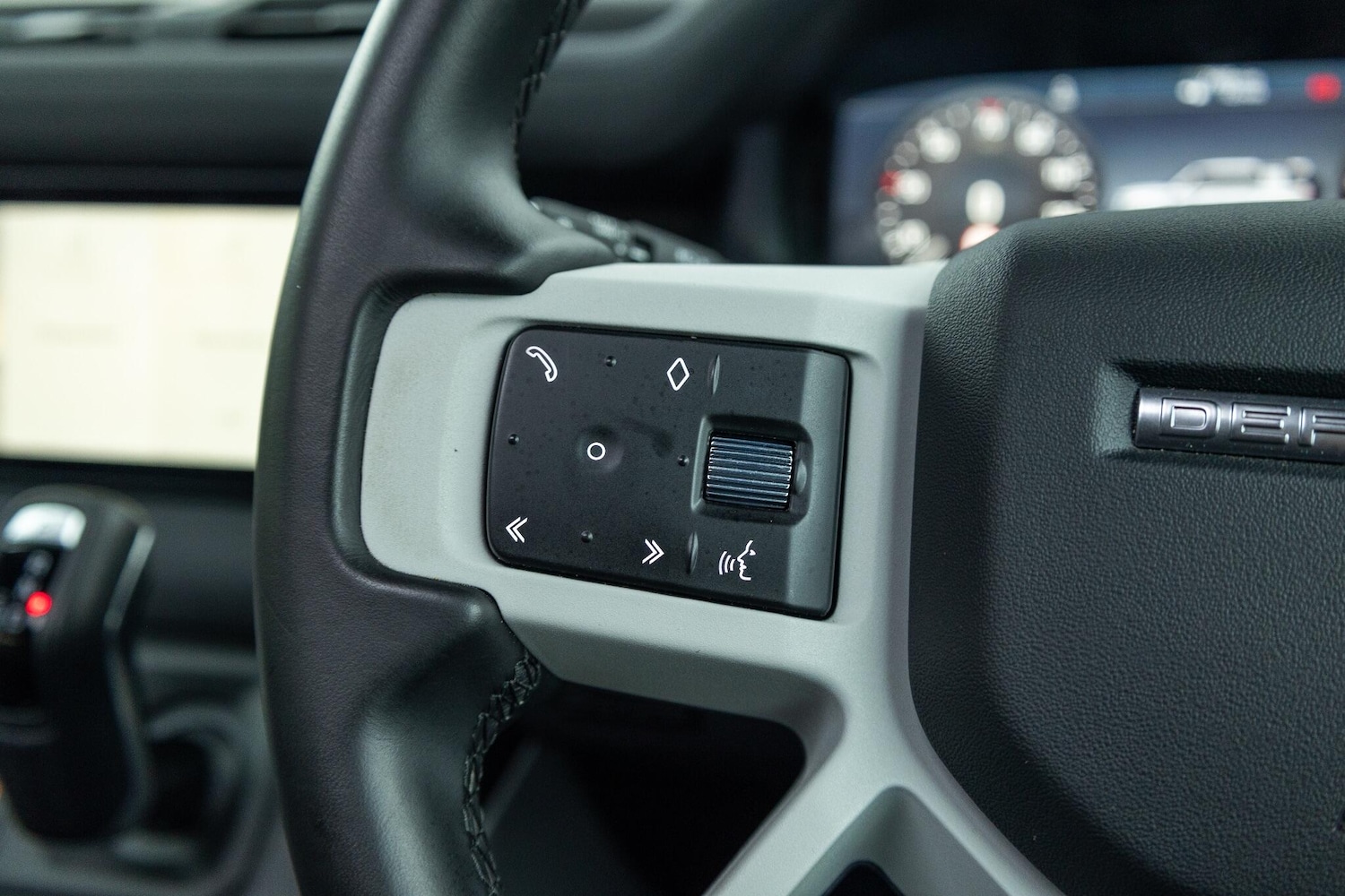 Used Land Rover Defender 2024 for sale - 77376870: Photo 3