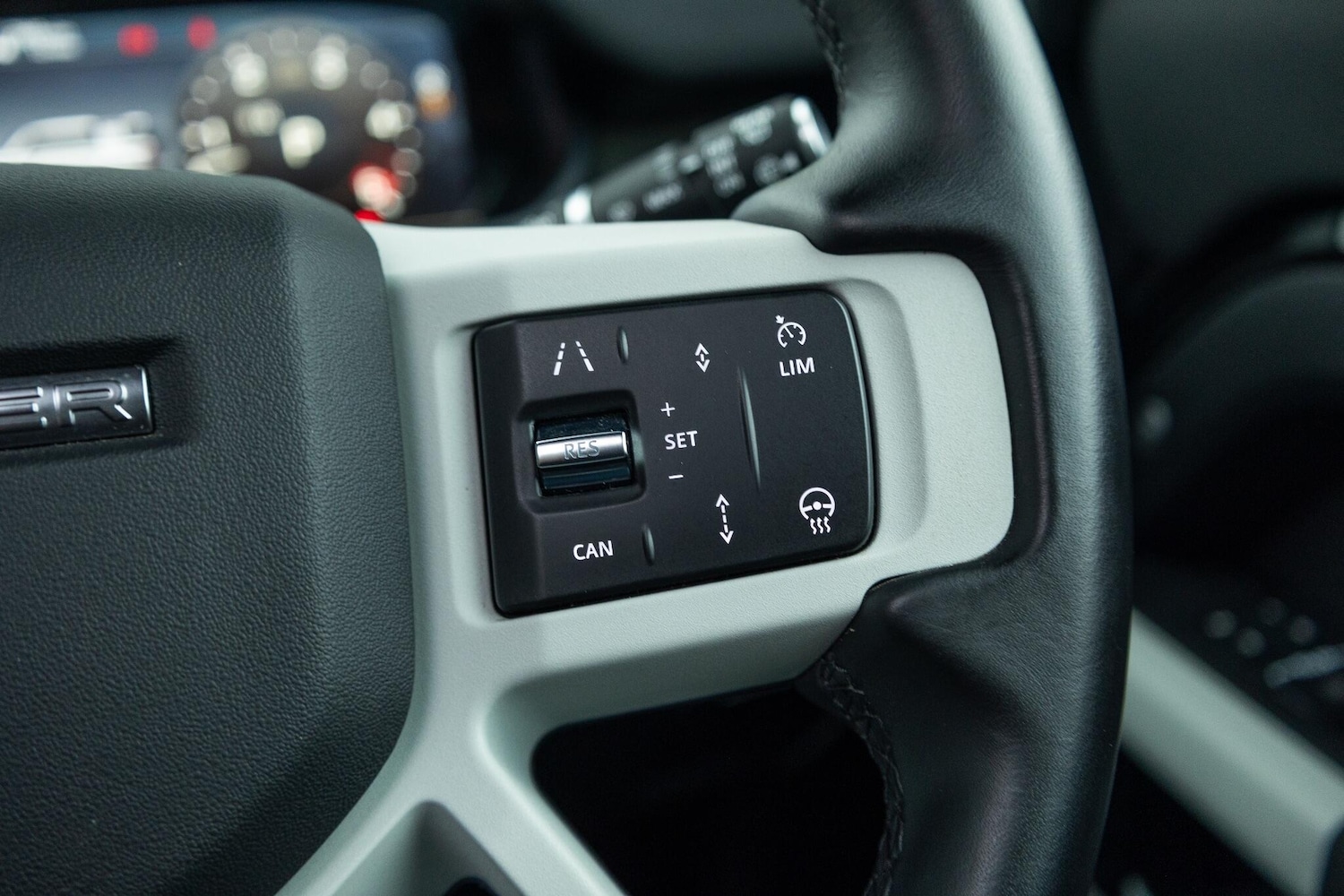 Used Land Rover Defender 2024 for sale - 77376870: Photo 4