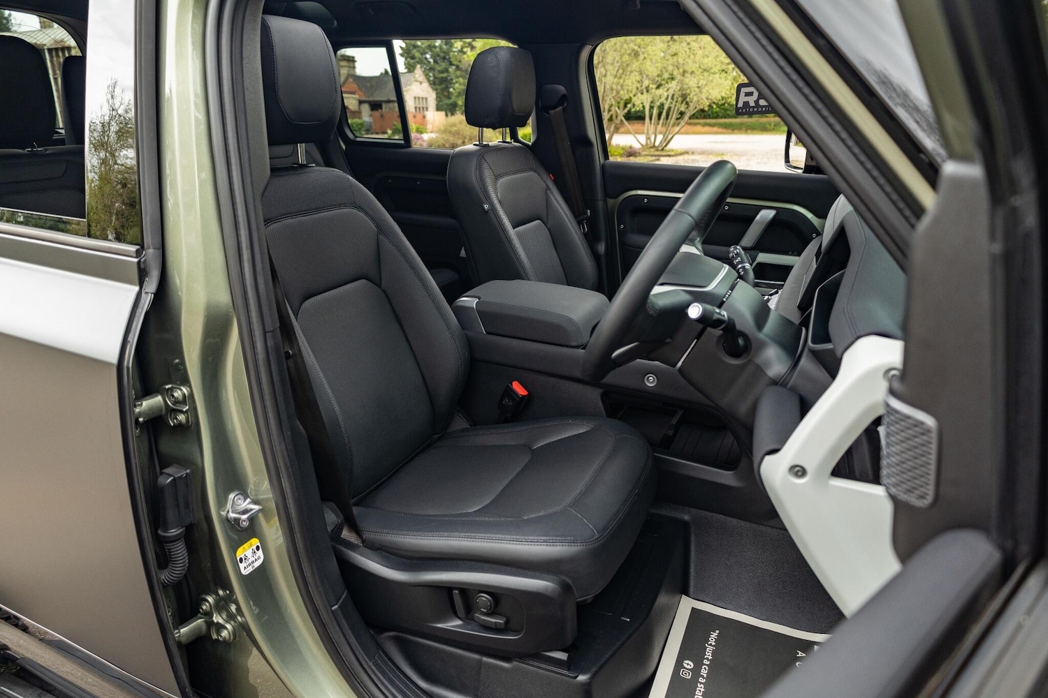 Used Land Rover Defender 2023 for sale - 78185644: Photo 5