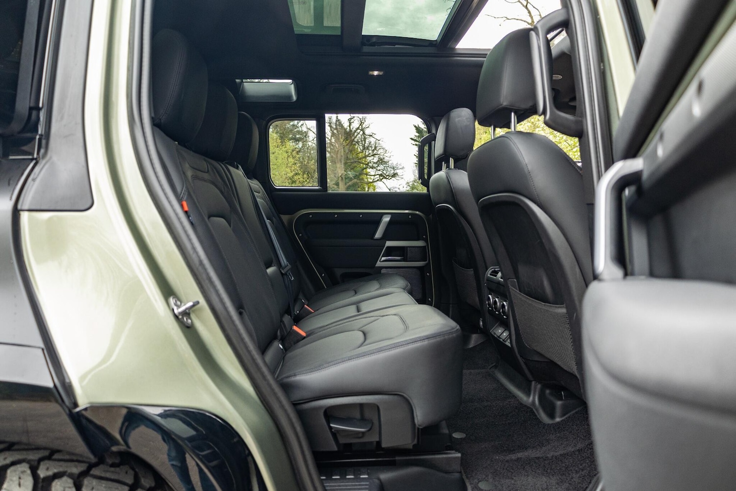 Used Land Rover Defender 2023 for sale - 78185644: Photo 6