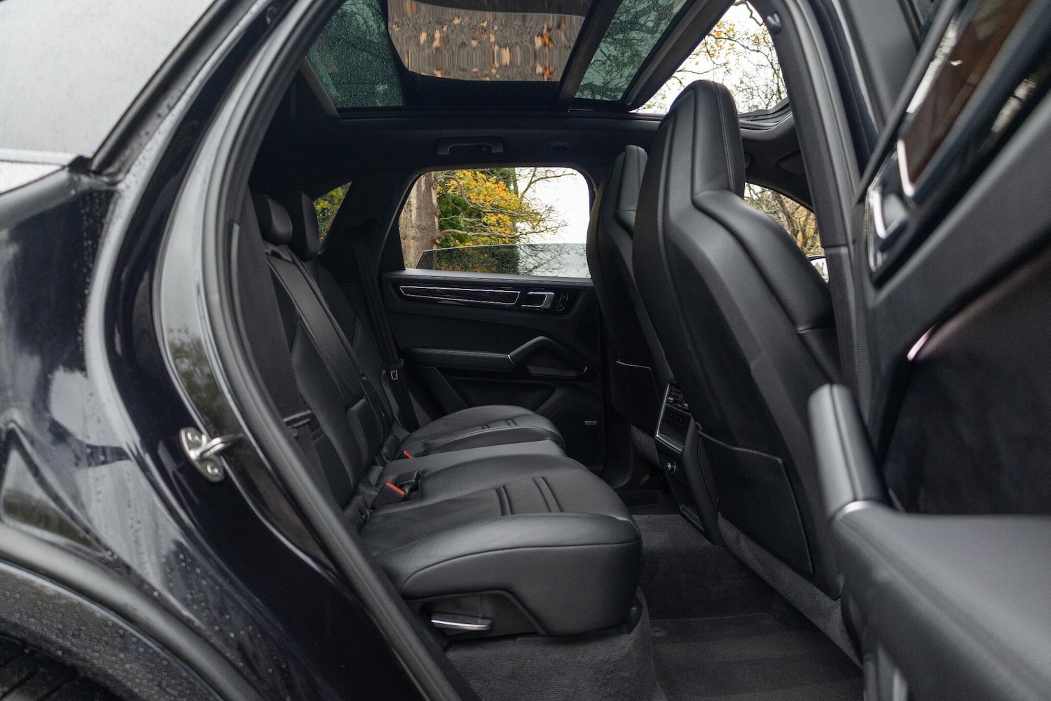 Used Porsche Cayenne 2019 for sale - 76996195: Photo 2