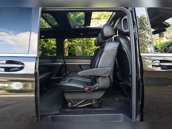 Used Mercedes-Benz V-Class 2020 for sale - 75174389: Photo