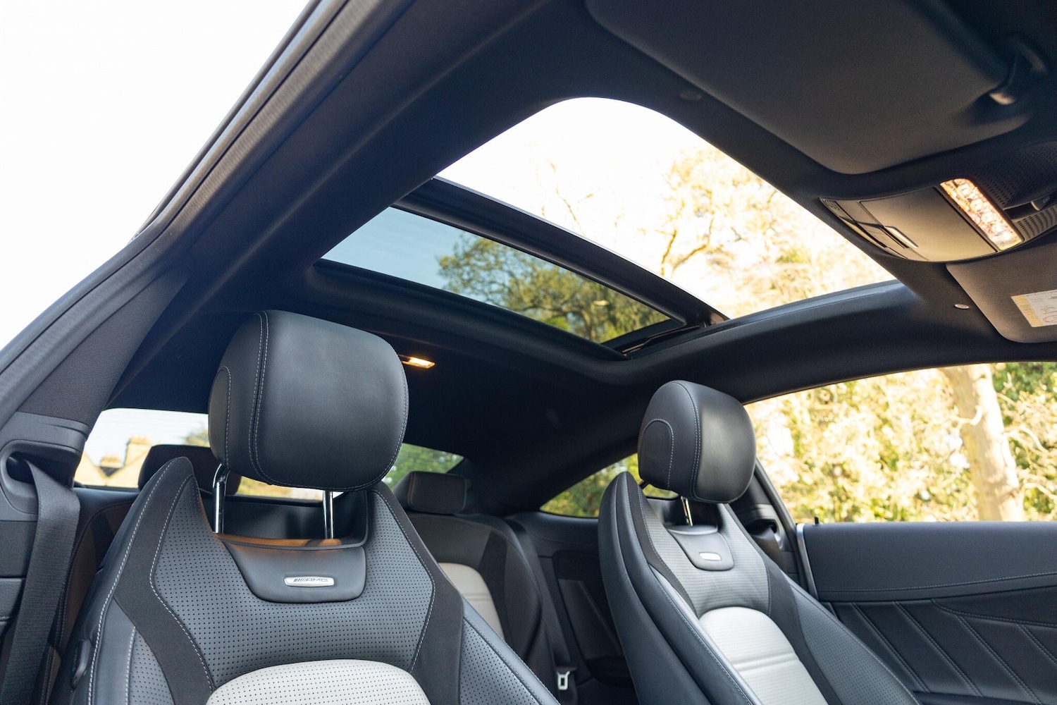 Used Mercedes-Benz C Class 2019 for sale - 76633879: Photo 2