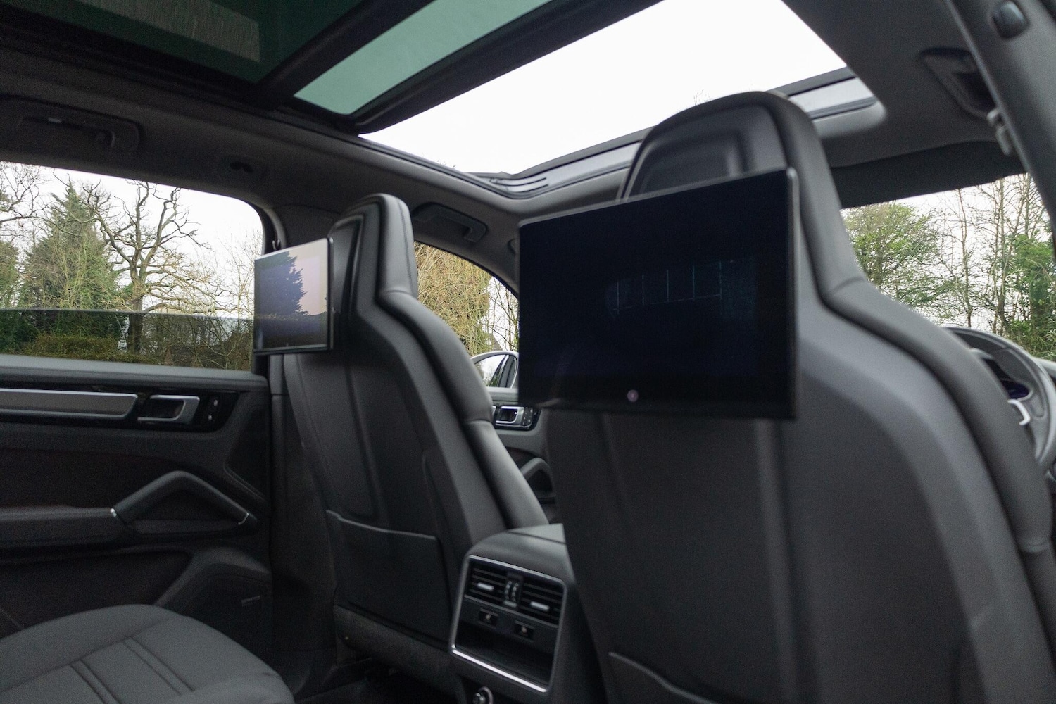 Used Porsche Cayenne 2023 for sale - 77253992: Photo 2