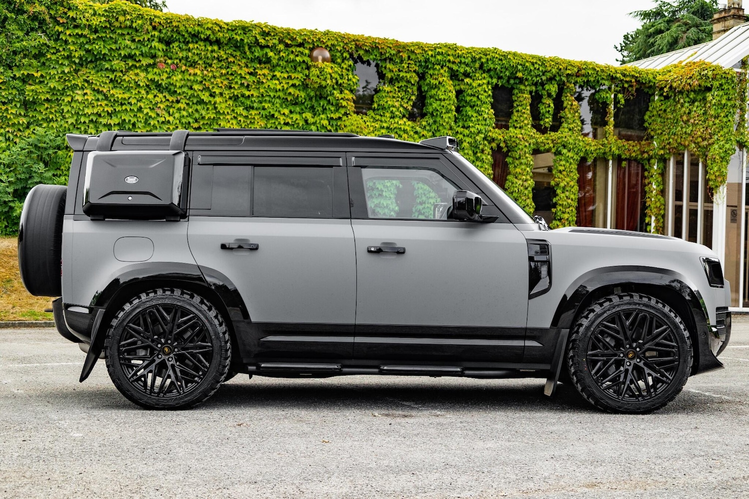 Used Land Rover Defender 2024 for sale - 78034378: Photo 7