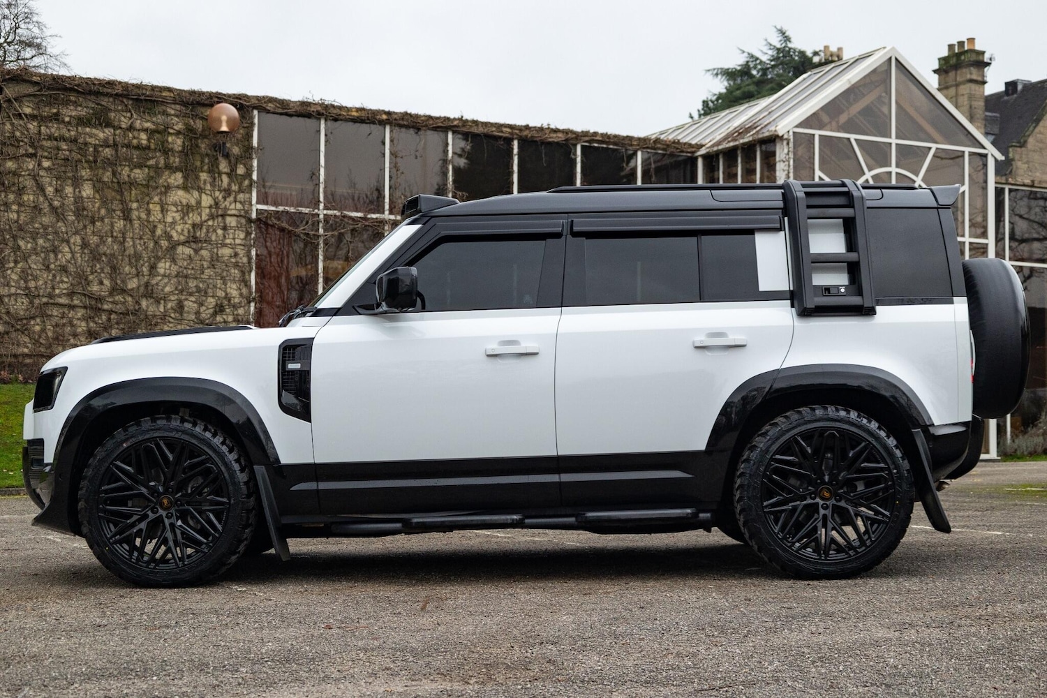 Used Land Rover Defender 2025 for sale - 77039850: Photo 11