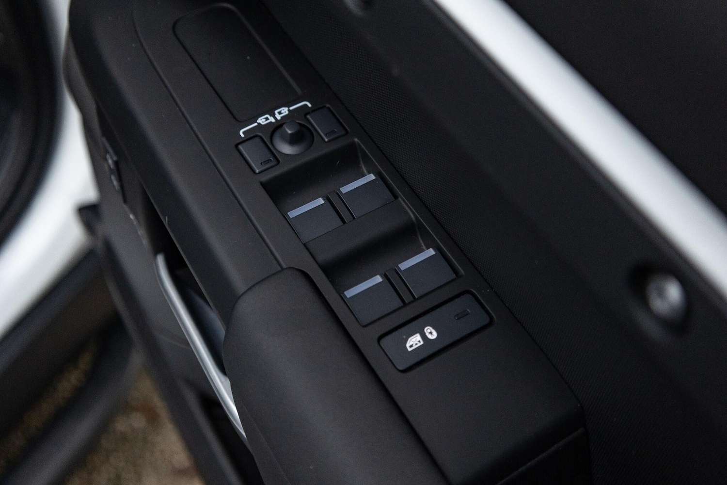 Used Land Rover Defender 2025 for sale - 77039850: Photo 22