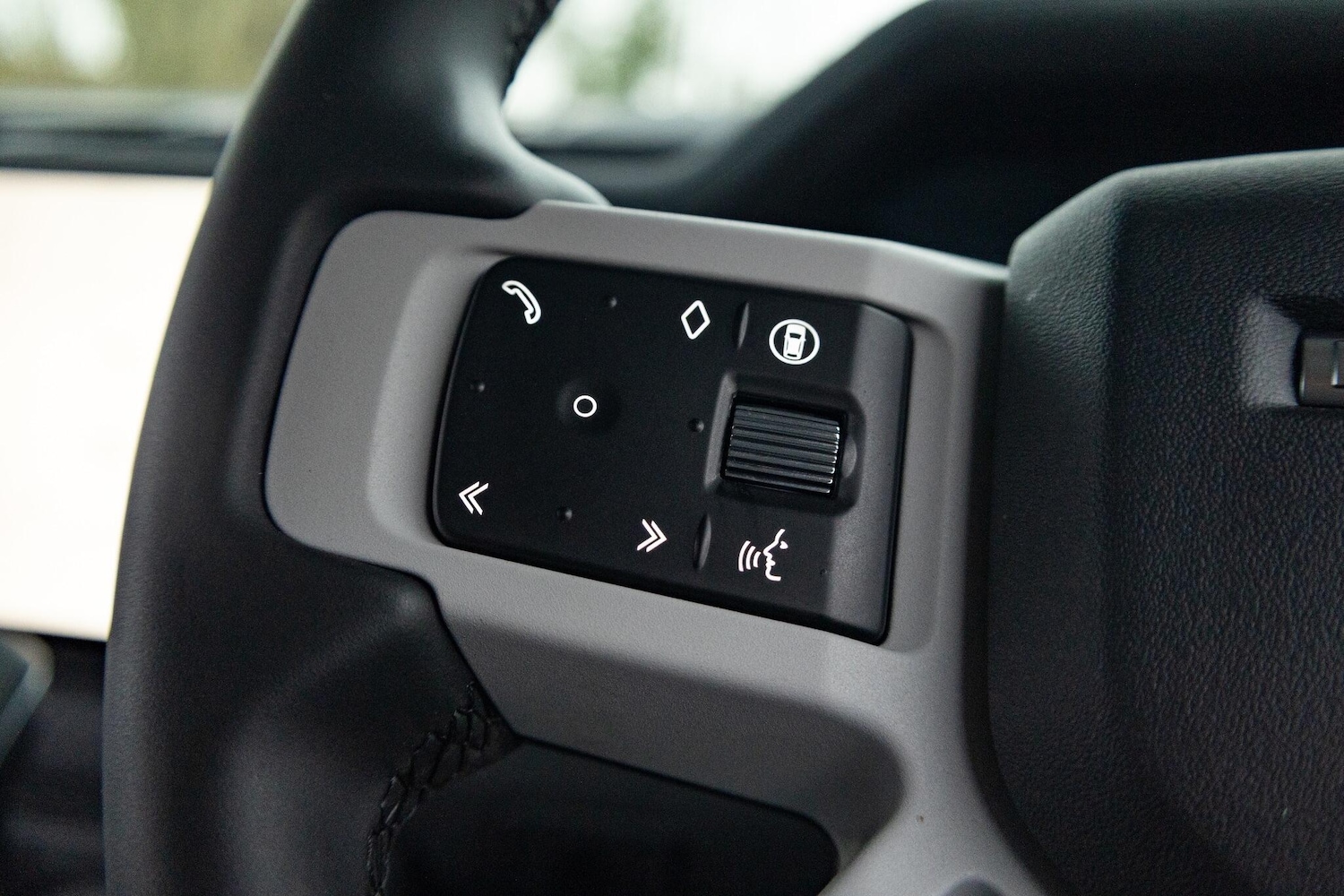 Used Land Rover Defender 2025 for sale - 77039850: Photo 23