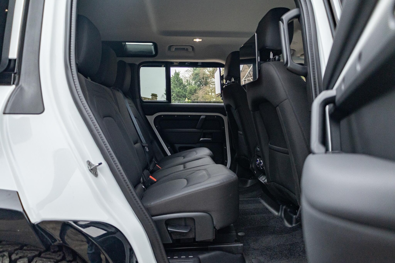 Used Land Rover Defender 2025 for sale - 77039850: Photo 6