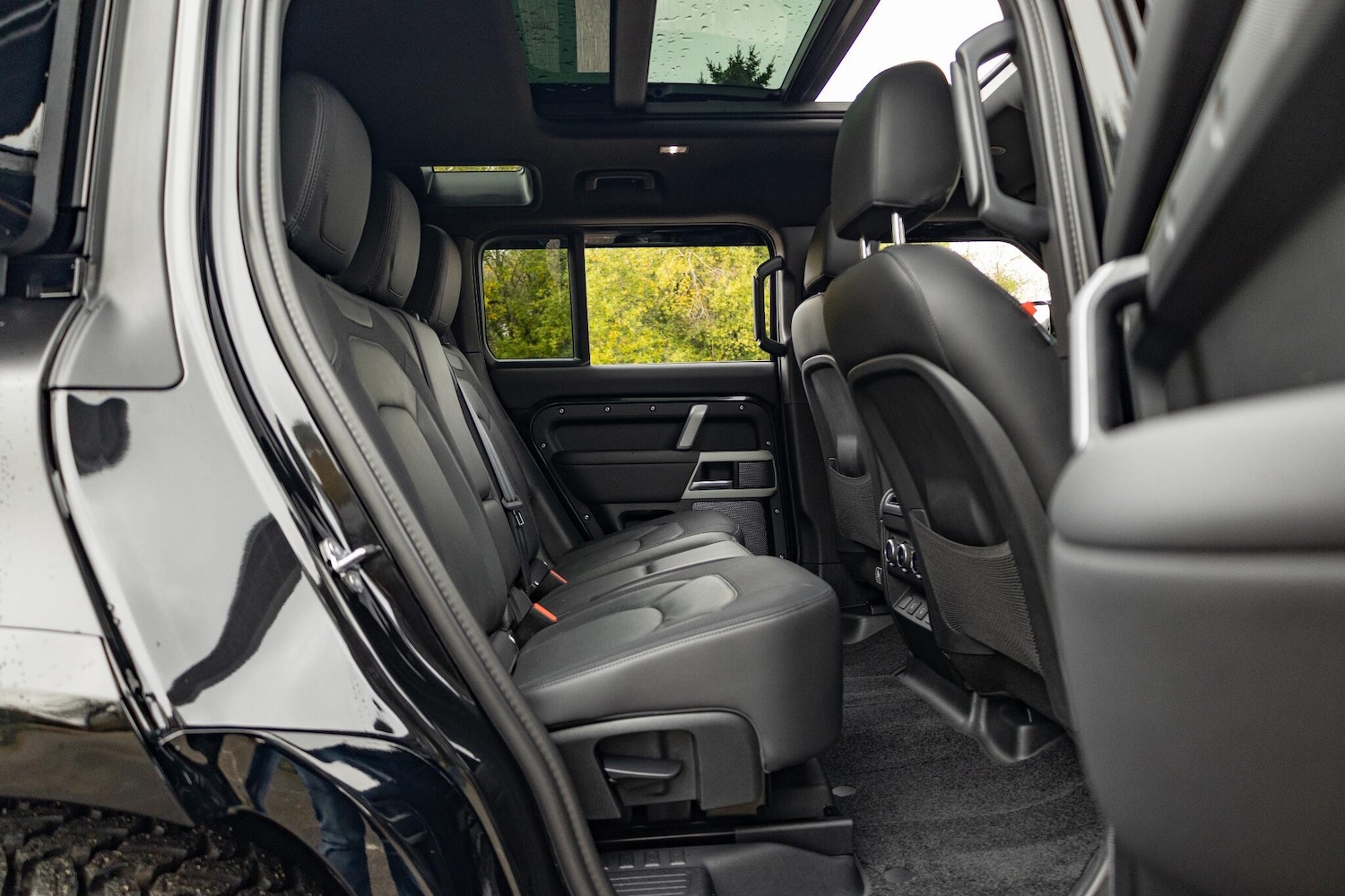 Used Land Rover Defender 110 2023 for sale - 75991399: Photo 12