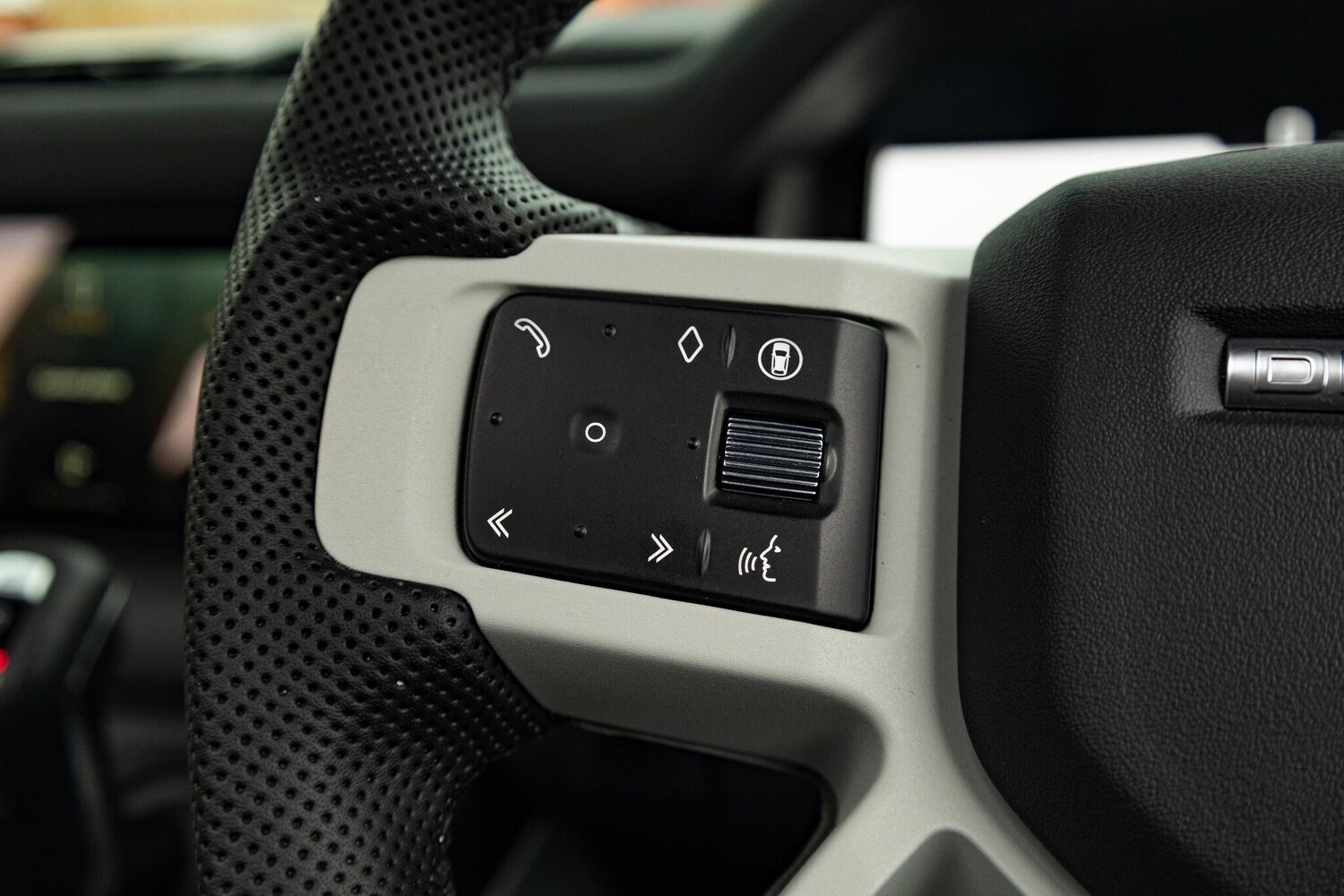 Used Land Rover Defender 110 2023 for sale - 75991399: Photo 18