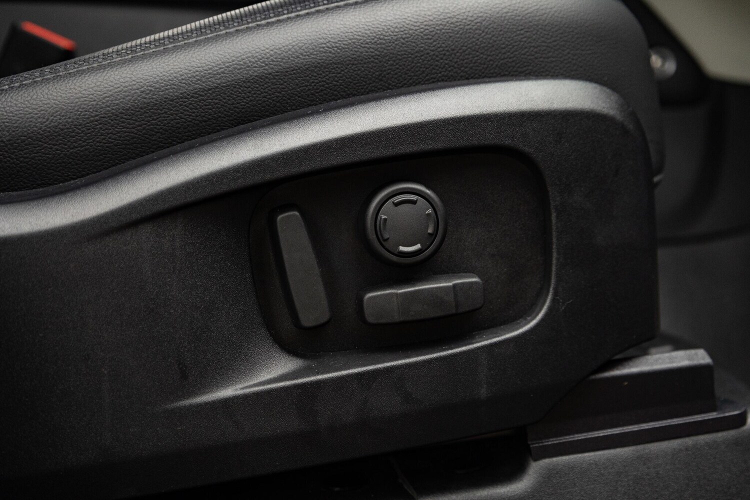 Used Land Rover Defender 110 2023 for sale - 75991399: Photo 32