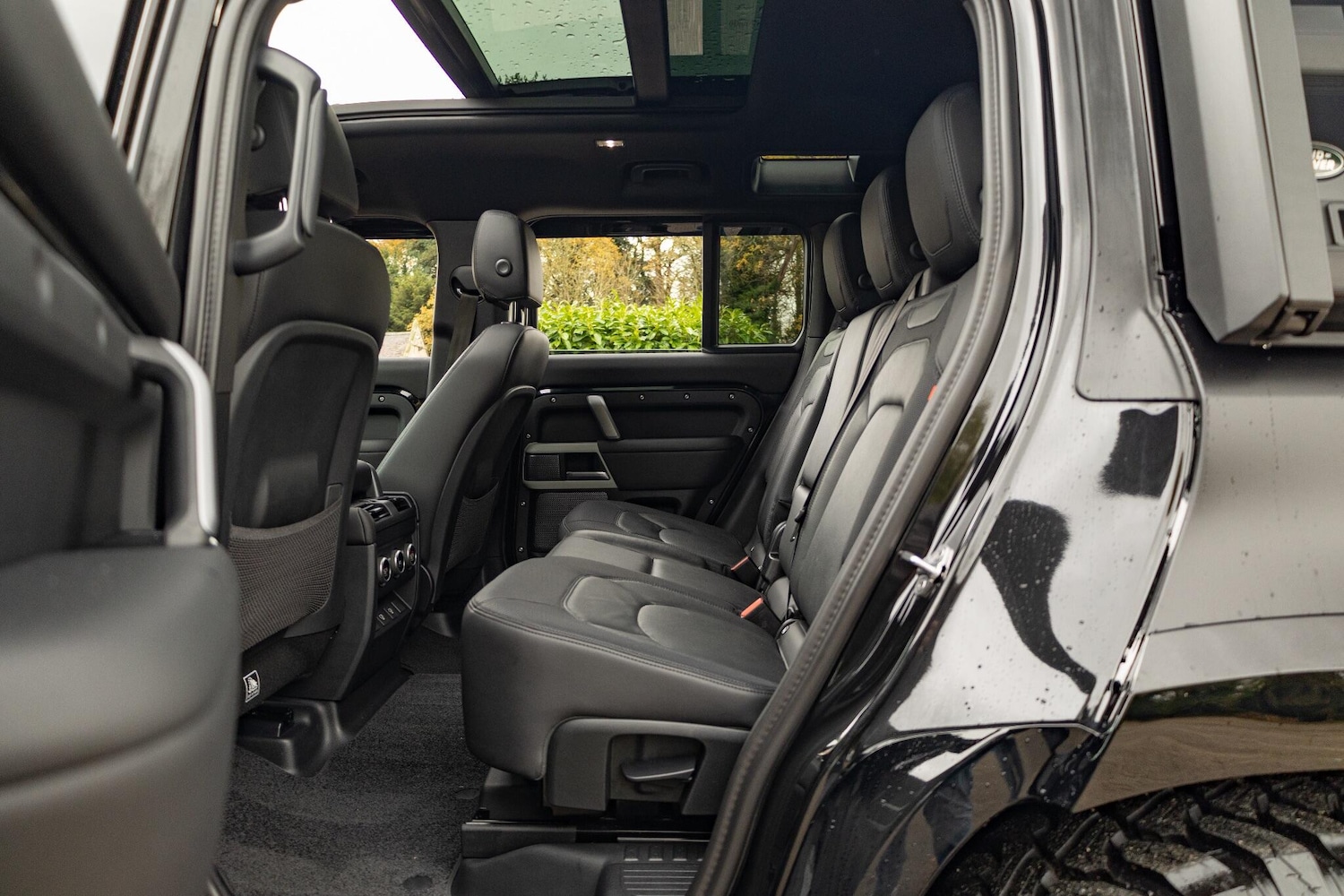 Used Land Rover Defender 110 2023 for sale - 75991399: Photo 4