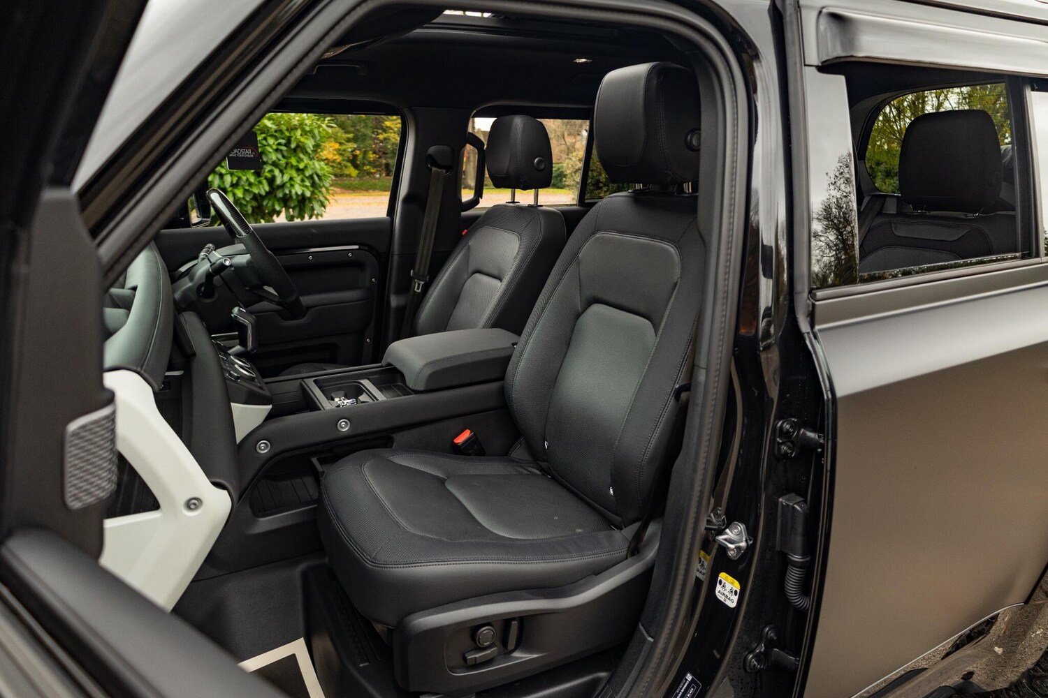 Used Land Rover Defender 110 2023 for sale - 75991399: Photo 44