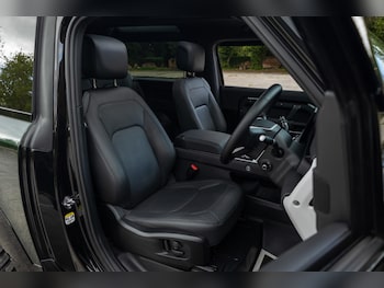 Used Land Rover Defender 2024 for sale - 79620995: Photo