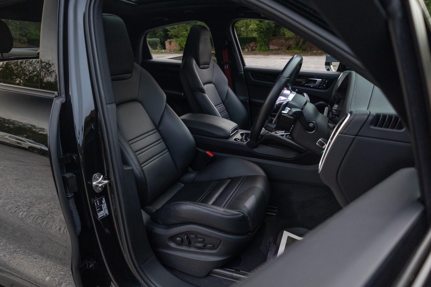 Used Porsche Cayenne 2023 for sale - 76042952: Photo 38