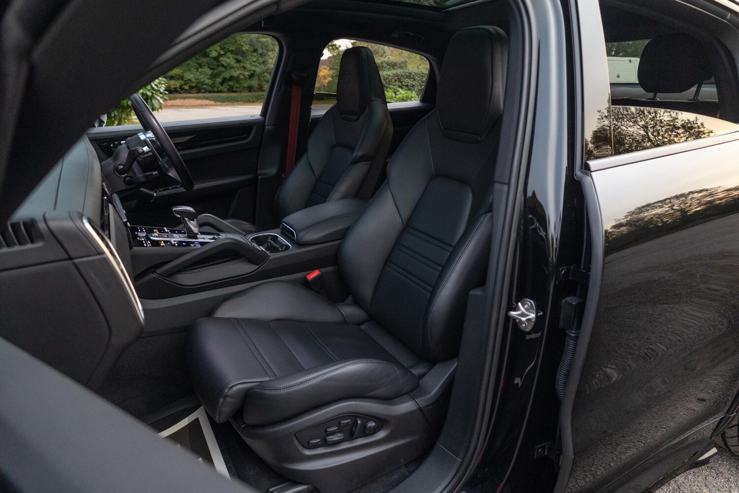 Used Porsche Cayenne 2023 for sale - 76042952: Photo 42