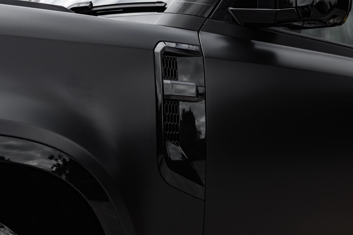 Used Land Rover Defender 110 2025 for sale - 76032531: Photo 11