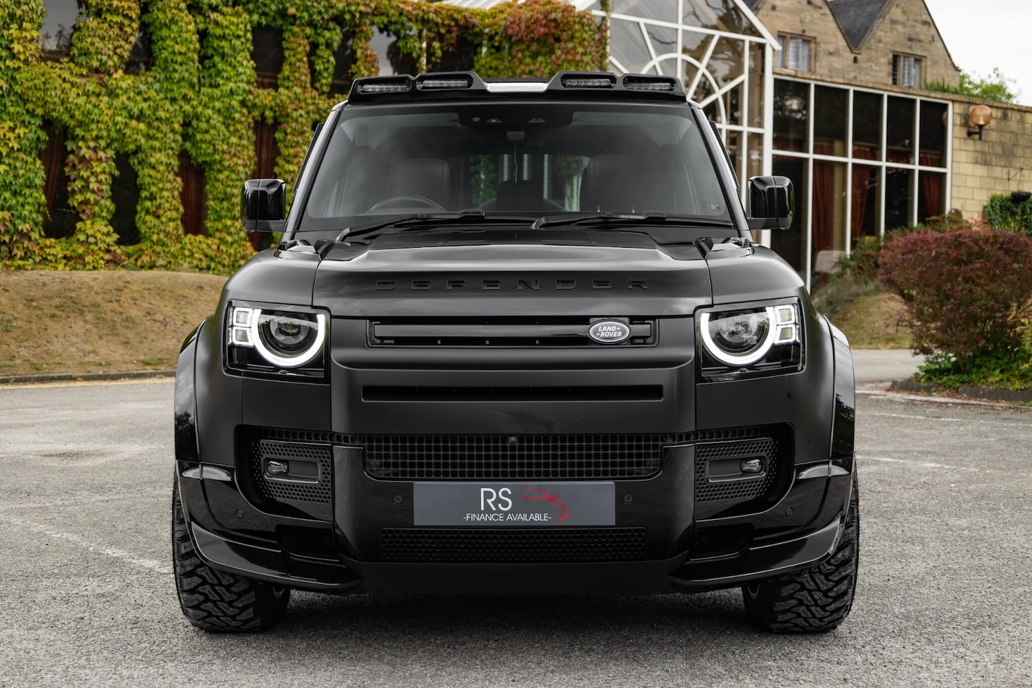 Used Land Rover Defender 110 2025 for sale - 76032531: Photo 2