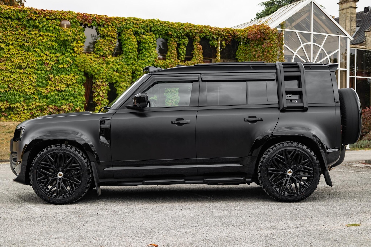 Used Land Rover Defender 110 2025 for sale - 76032531: Photo 6