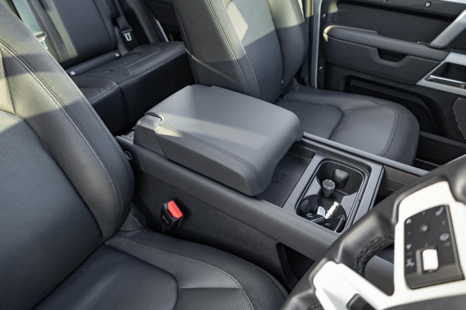 Used Land Rover Defender 110 2024 for sale - 76537962: Photo 11