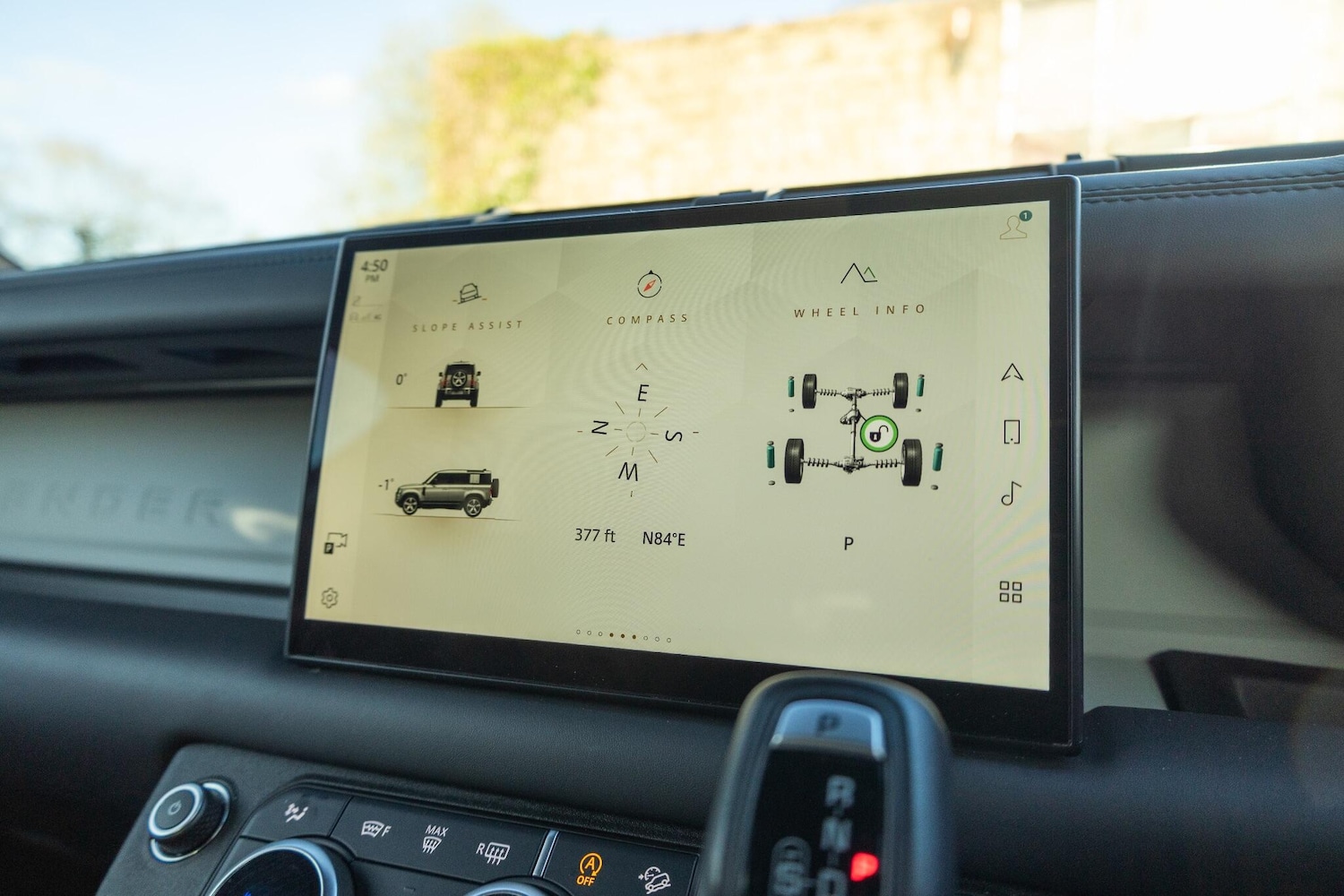 Used Land Rover Defender 110 2024 for sale - 76537962: Photo 2