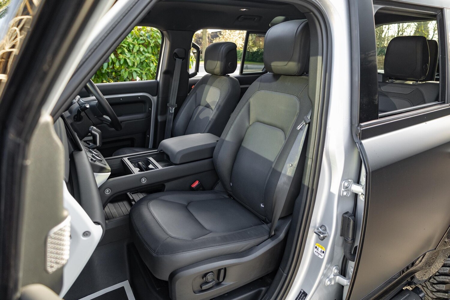 Used Land Rover Defender 110 2024 for sale - 76537962: Photo 38