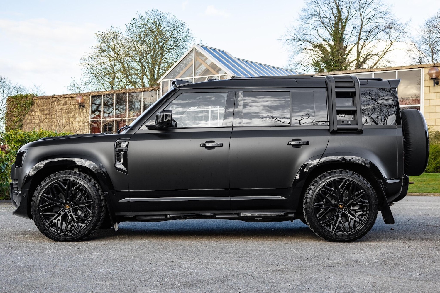 Used Land Rover Defender 110 2024 for sale - 76537962: Photo 6