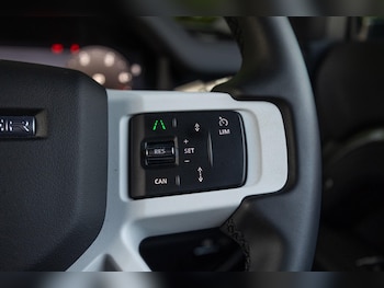 Used Land Rover Defender 90 2024 for sale - 79483713: Photo