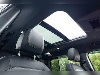 Used Land Rover Defender 110 2023 for sale - 77163184: Photo