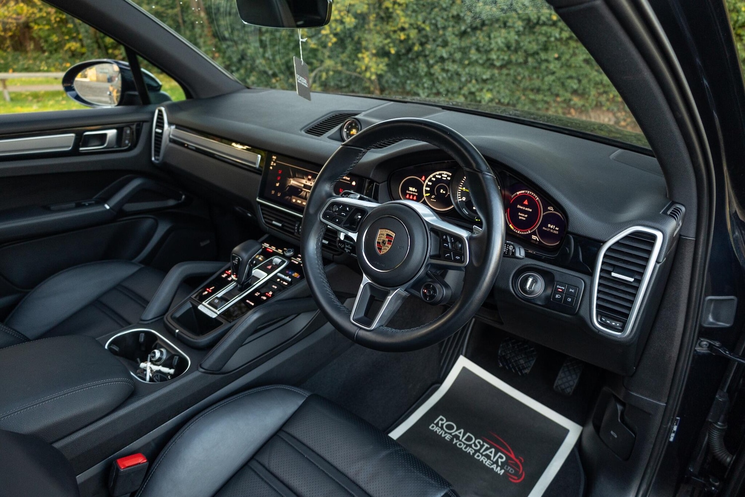 Used Porsche Cayenne 2023 for sale - 76349842: Photo 2