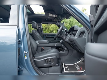 Used Land Rover Defender 110 2024 for sale - 75991305: Photo