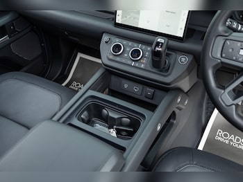 Used Land Rover Defender 110 2024 for sale - 75991305: Photo