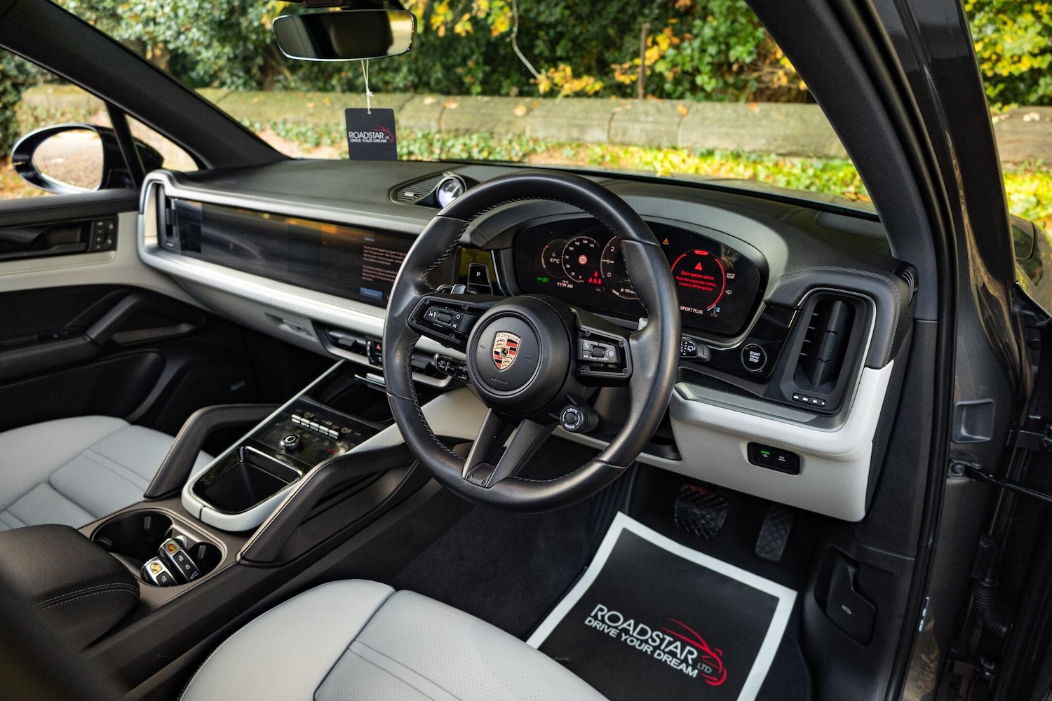 Used Porsche Cayenne 2023 for sale - 76158686: Photo 2