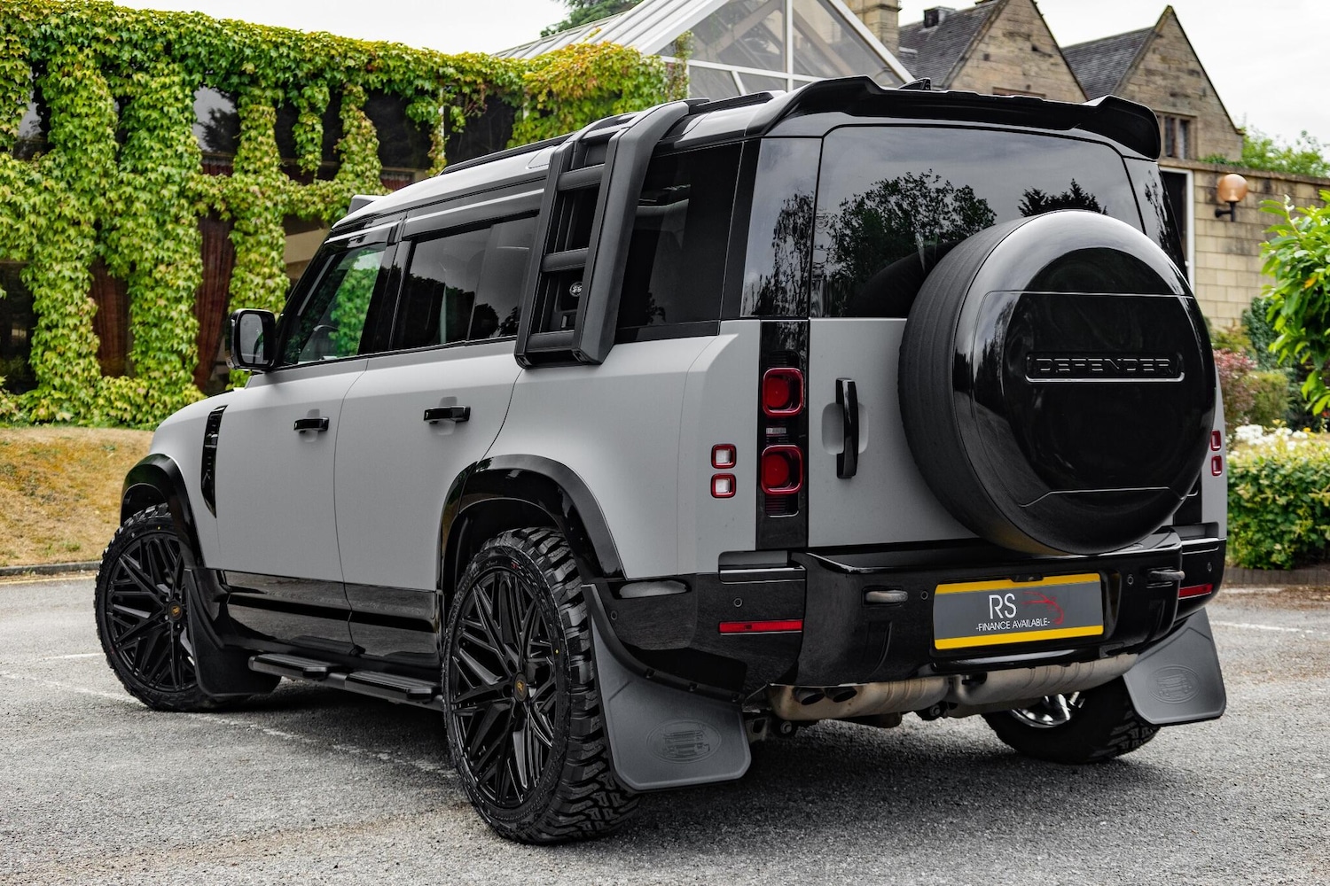 Used Land Rover Defender 2023 for sale - 77254920: Photo 11