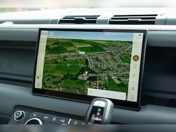 Used Land Rover Defender 2023 for sale - 77254920: Photo