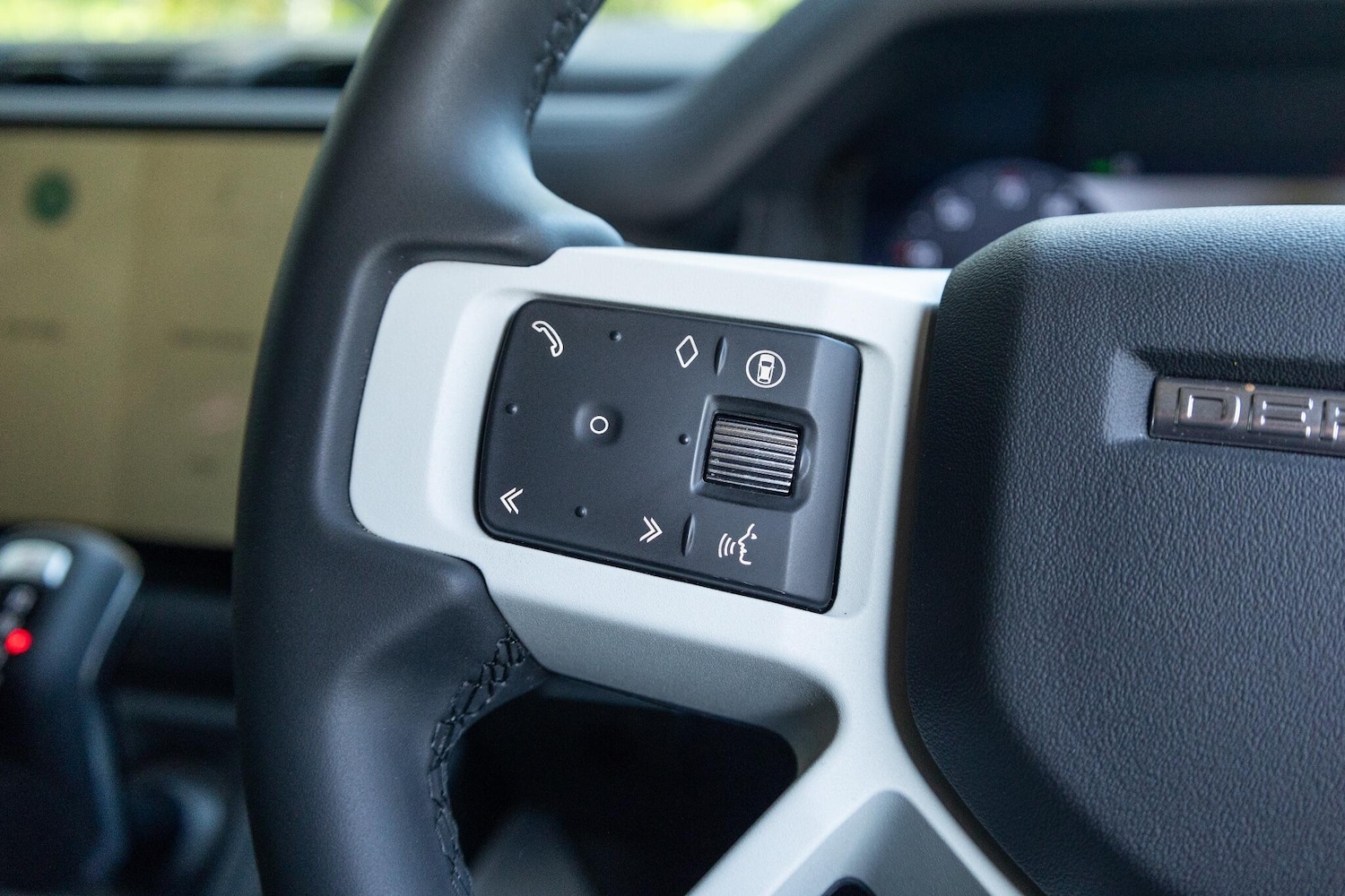 Used Land Rover Defender 2023 for sale - 77254920: Photo 8