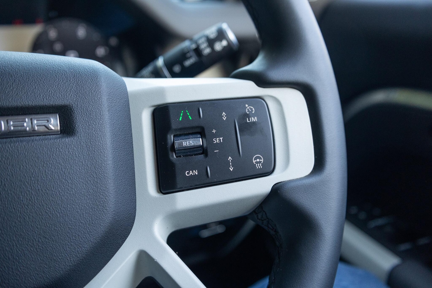 Used Land Rover Defender 2023 for sale - 77254920: Photo 9